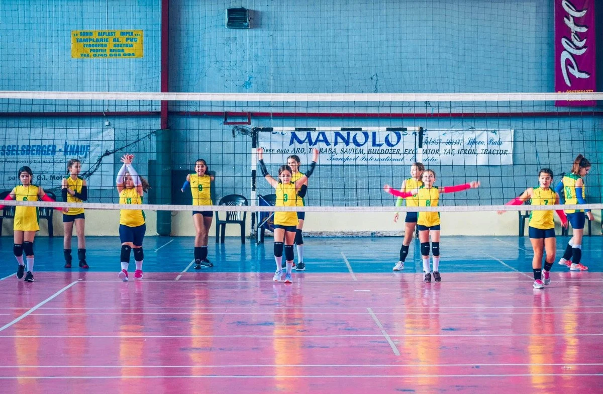 Şoimii Lipova este lider autoritar la minivolei feminin, victorii pe linie pentru echipa profesorului Petracovschi!