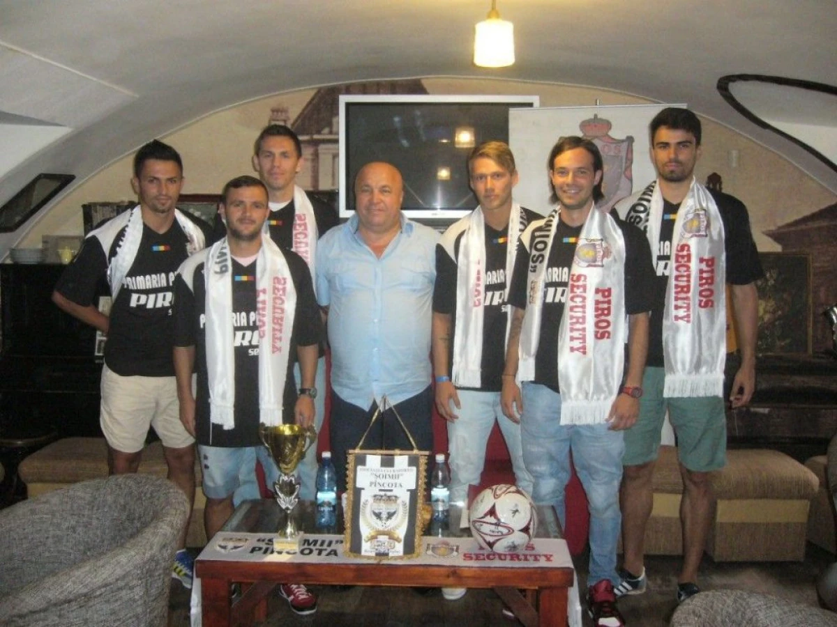 SOIMII PINCOTA SI-A PREZENTAT ASTAZI ACHIZITIILE: „AM REPATRIAT FOTBALISTI DIN FAMILIA ARADULUI” (FOTO)