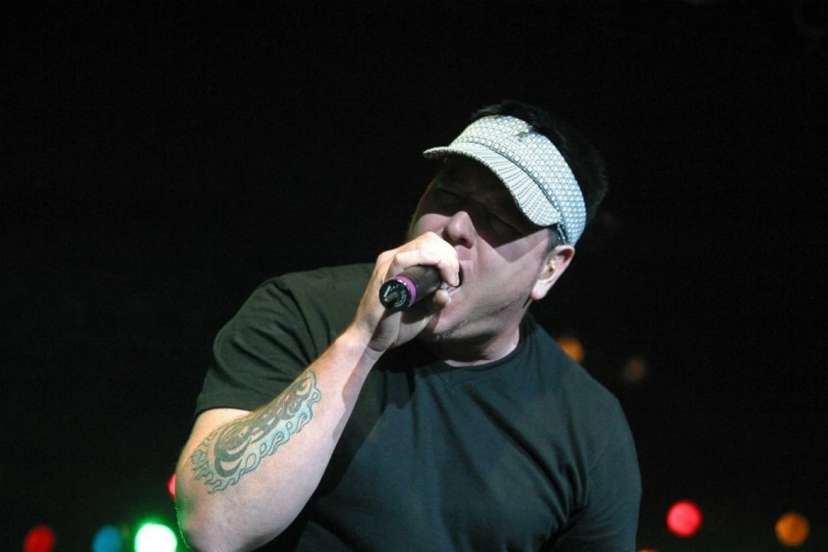 Solistul trupei Smash Mouth se retrage