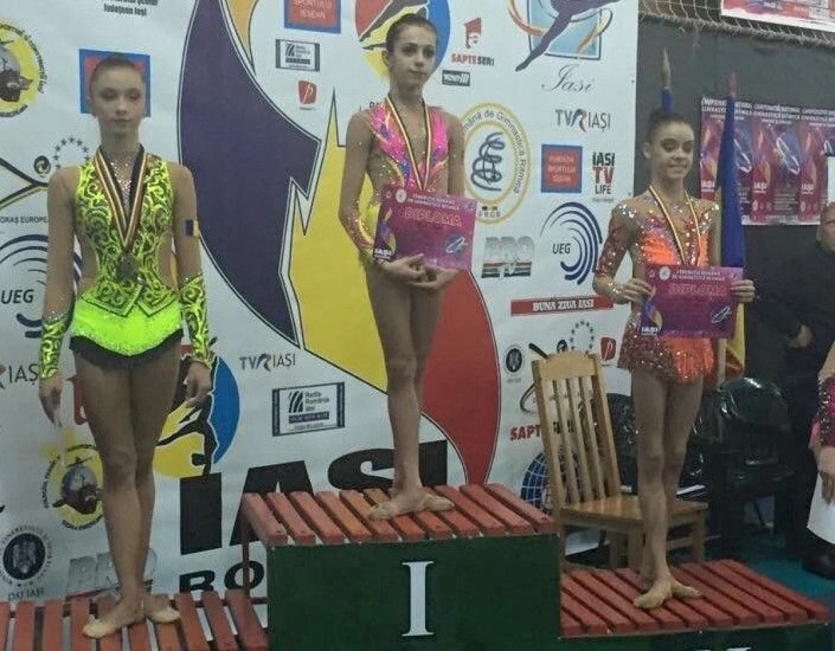 SONIA ICHIM, PERFORMERA LA NATIONALE. MEDALII ARADENE PE COVORUL RITMICII