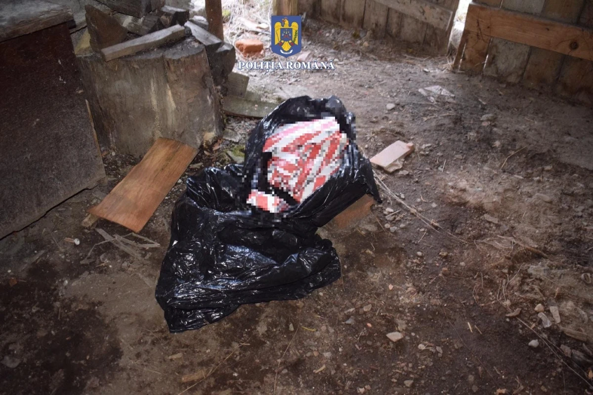 Soț și soție din Vârfurile, prinși cu țigări de contrabandă și armă