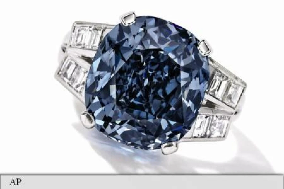 SOTHEBY'S A SCOS LA VANZARE UN DIAMANT ALBASTRU RAR, LA PRETUL DE 25 DE MILIOANE DE DOLARI