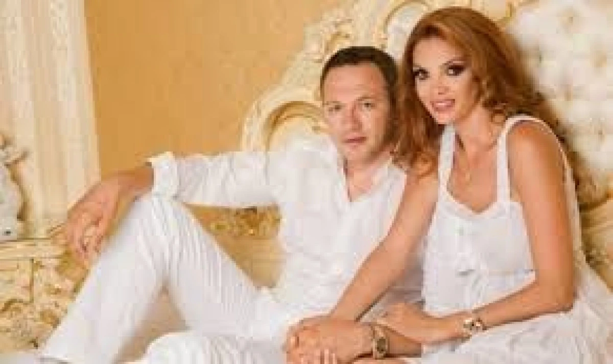SOŢUL CRISTINEI SPĂTAR SE DISTREAZĂ PE BANII PRIETENILOR