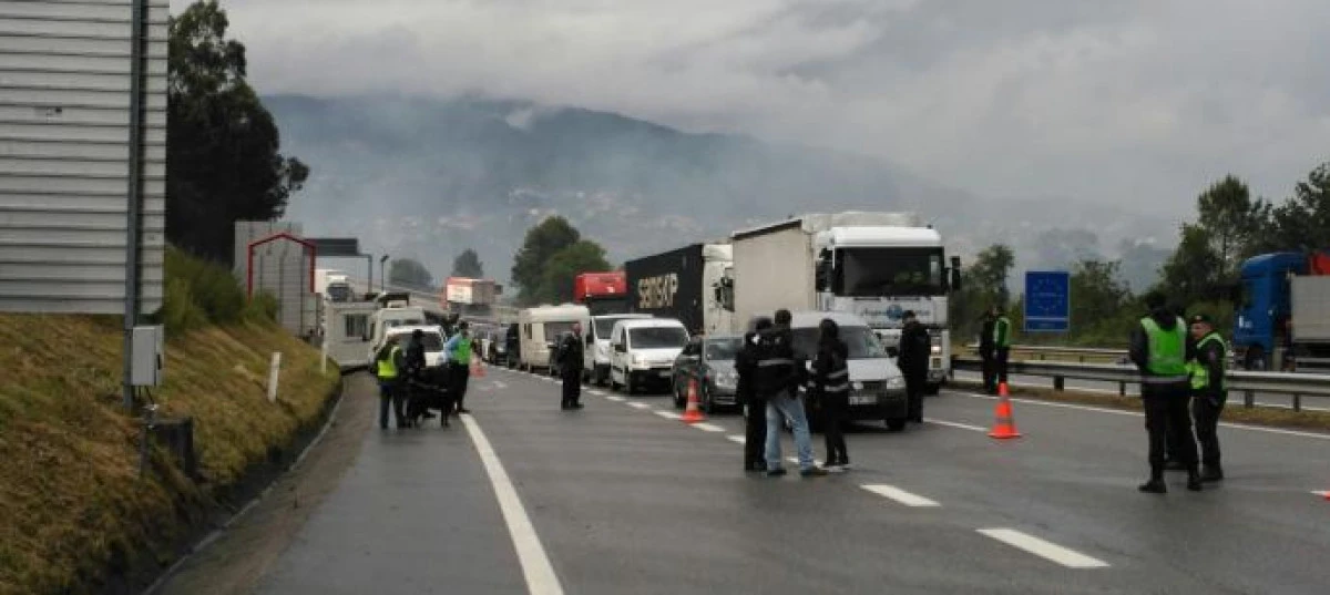 Spania îşi închide frontierele terestre