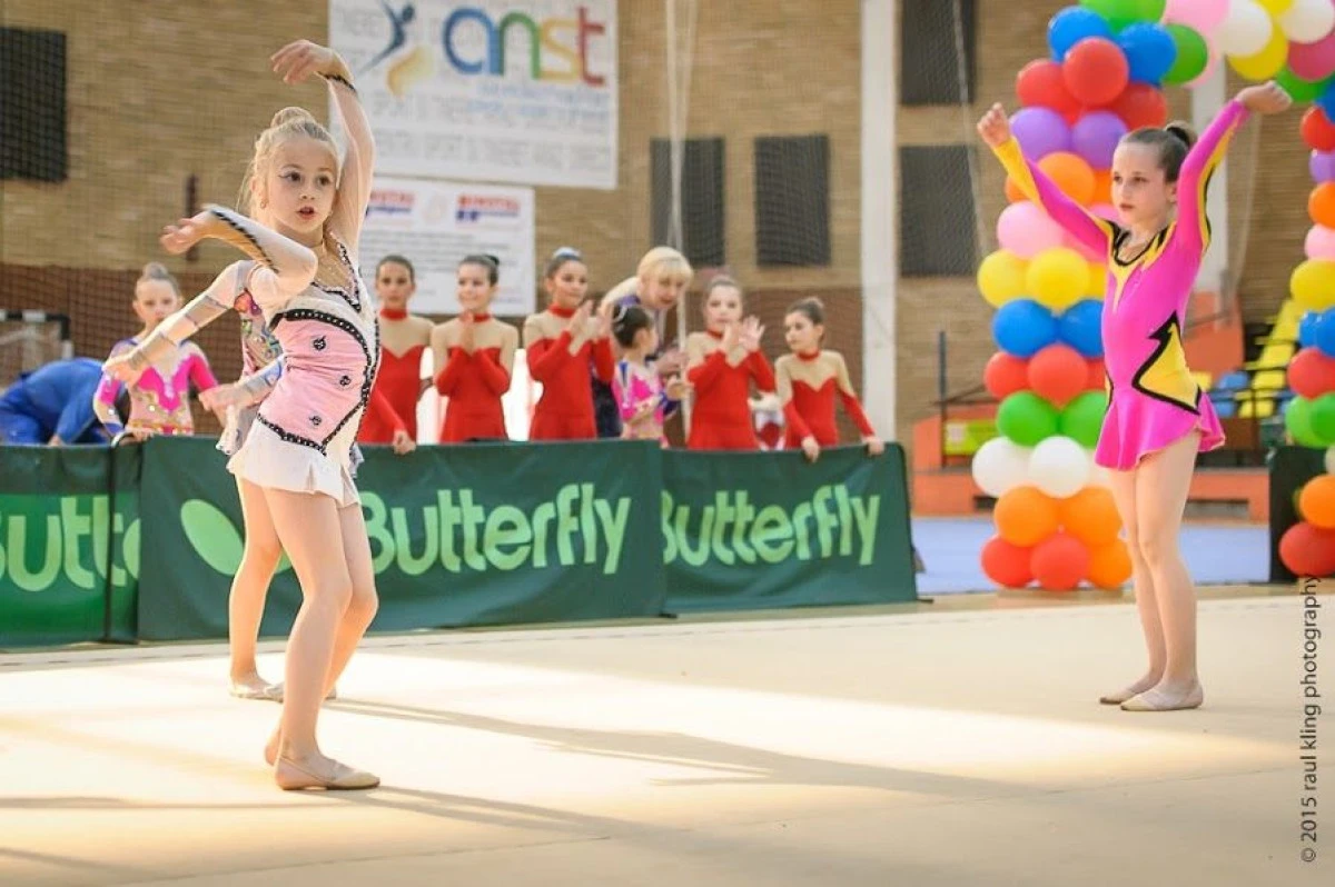 SPECTACOL AL GIMNASTICII RITMICE LA ARAD (FOTO)