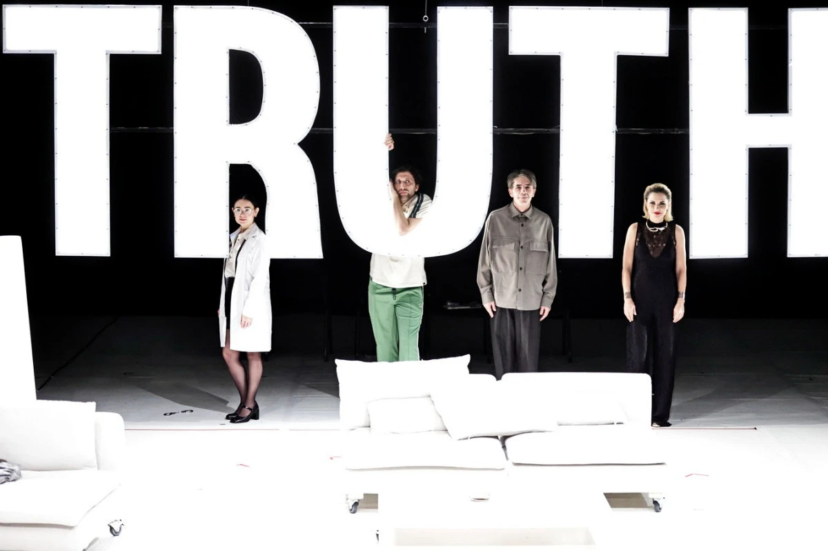 Spectacolul ADEVĂRUL, la Festivalul Internațional de Teatru Nou de la Arad