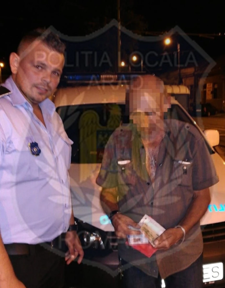 Spiritul civic n-a murit. Un tânăr arădean a dus la poliție un portofel găsit pe stradă