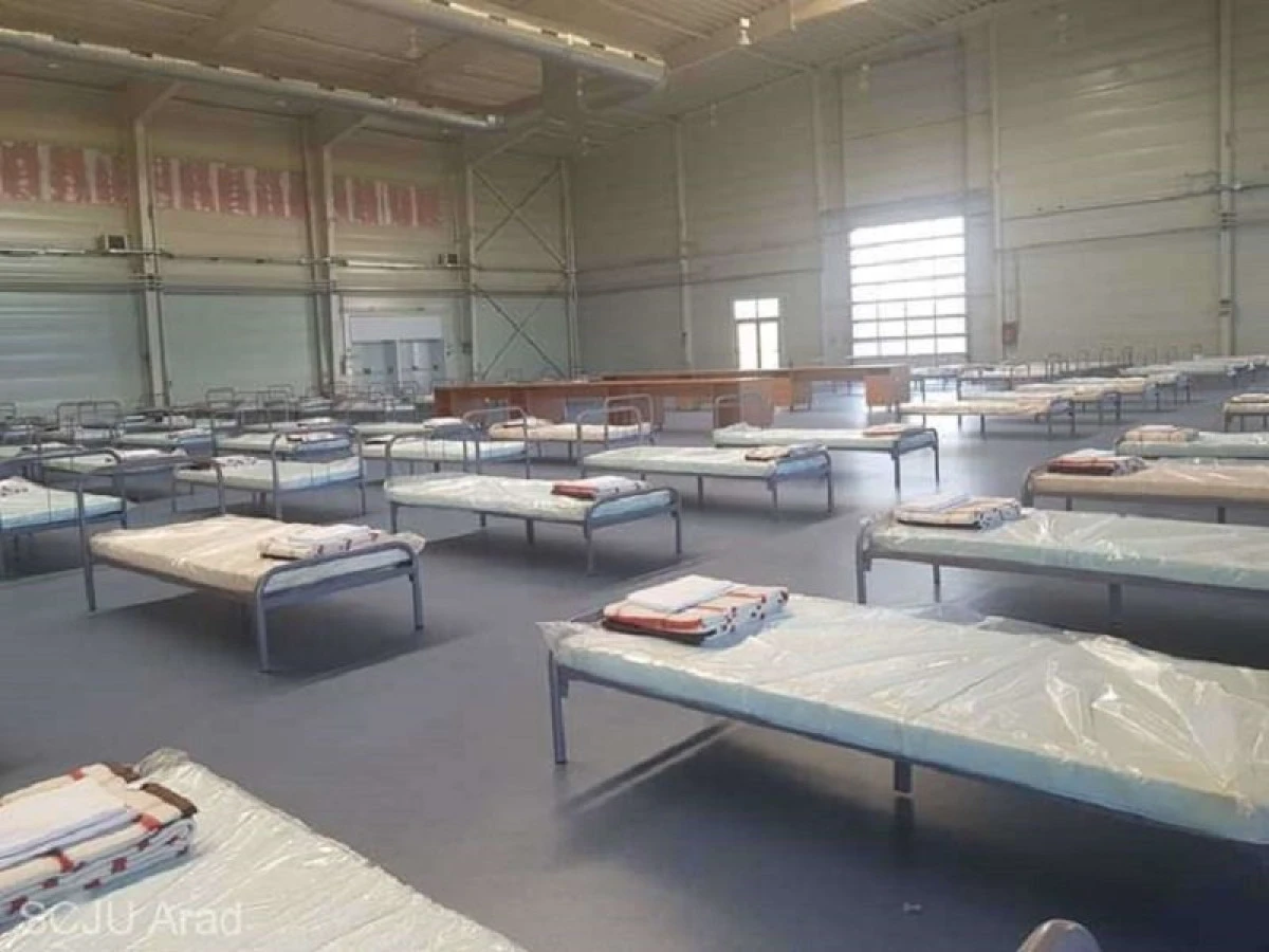 Spitalul de campanie de la Expo, cu paturi fără compartimentare
