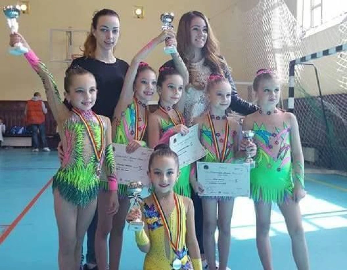 SPORTIVELE ARĂDENE S-AU REMARCAT PE COVORUL RITMICII