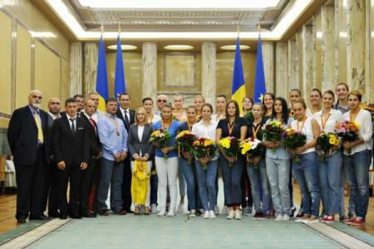 SPORTIVI ROMANI CU REZULTATE DEOSEBITE, PREMIATI LA GUVERN