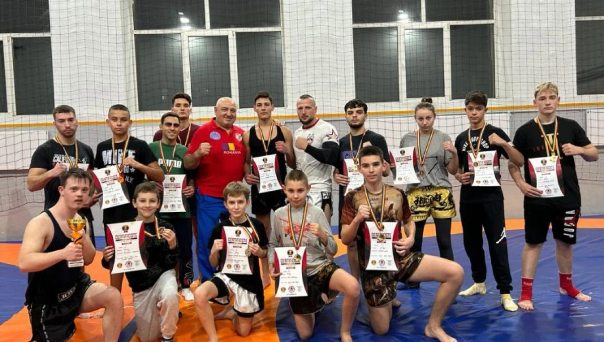 Sportivii arădeni au făcut furori în ring, la Centura României de kickboxing