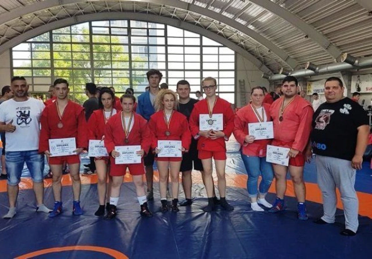 Sportivii arădeni s-au „bronzat” la Naţionalele de sambo