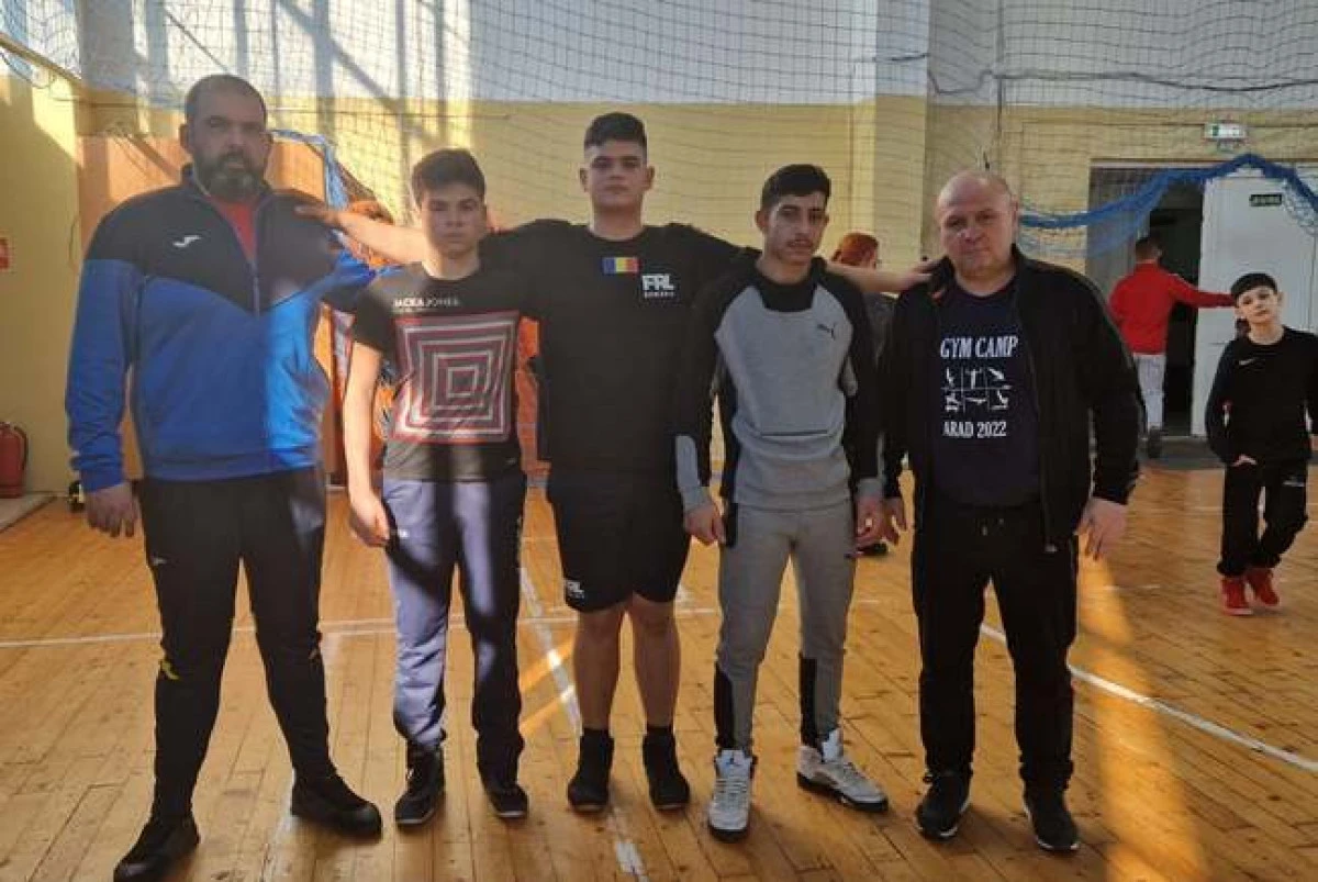 Sportivii de la CSȘ Gloria Arad au cucerit medalii pe salteaua de lupte