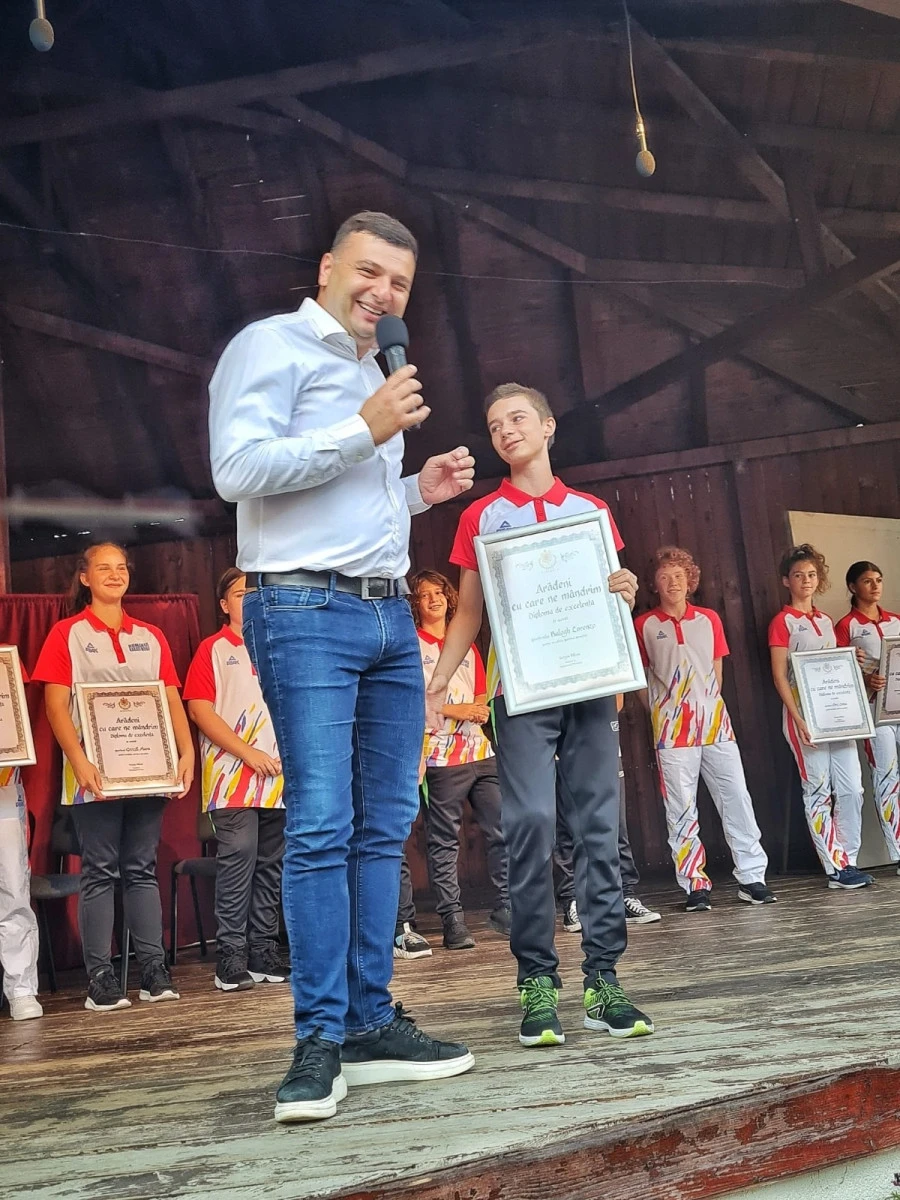 Sportivii medaliați la Campionatul Mondial de Karate au primit diploma „Arădeni cu care ne mândrim”