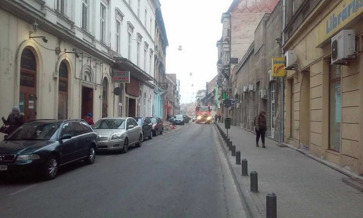 Strada Mihai Eminescu din Arad a fost blocată din cauza unui incendiu
