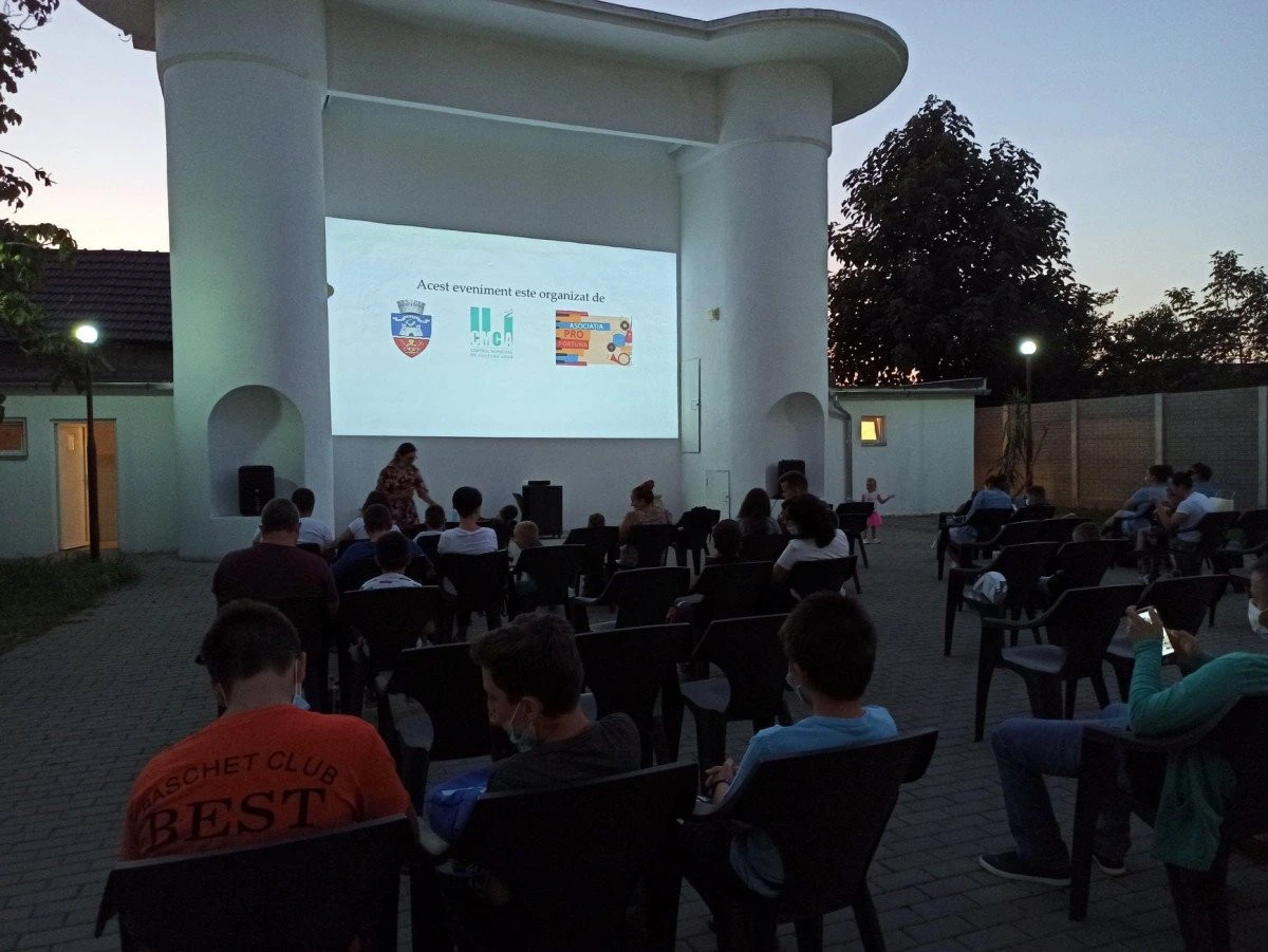 „Străini în noapte“ – spectacol de muzică clasică și poezie, în grădina de vară de la Cinematograful din Grădiște