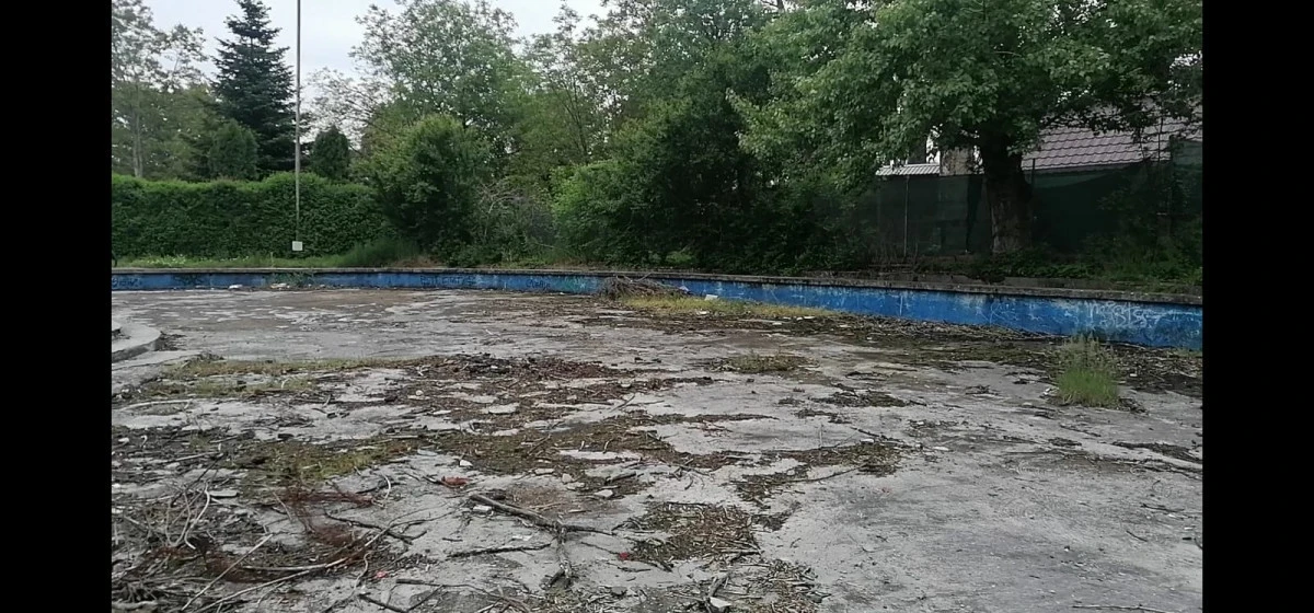 Ștrandul arată ca după război. Primăria Arad anunță că-l va deschide la 1 iunie