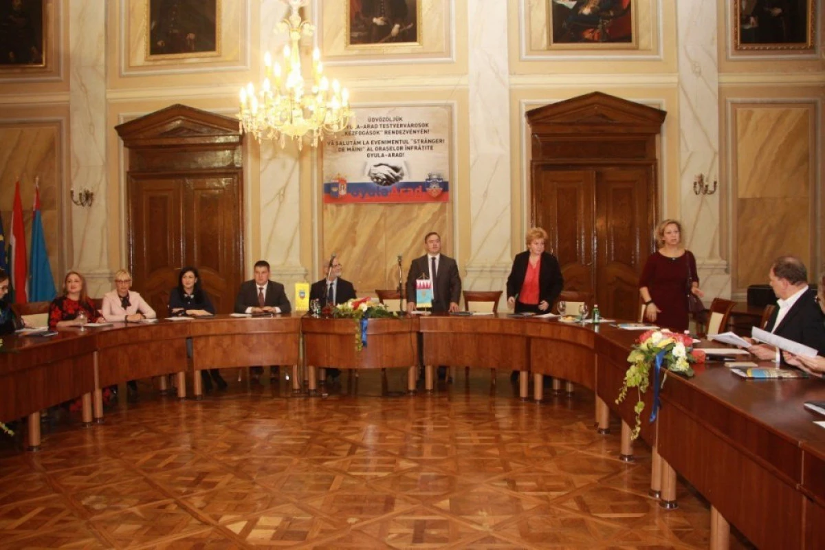 ”Strângeri de mâini”, în pragul aniversării a 25 de ani de înfrățire a orașelor Arad și Gyula
