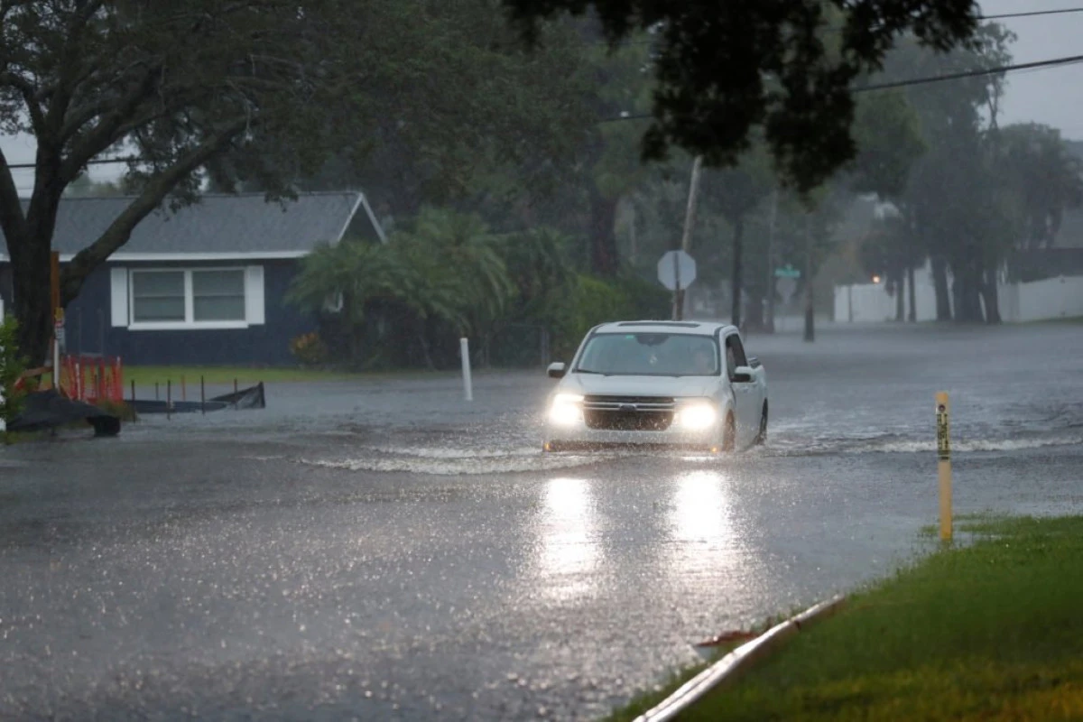 Străzile din Florida s-au transformat în râuri după uraganul Debby