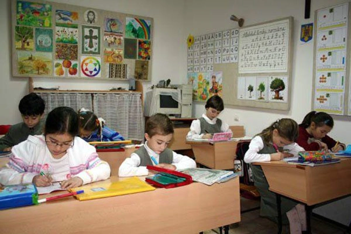 STRUCTURA ANULUI SCOLAR 2014-2015: CATE ZILE DE CURSURI SI VACANTA VOR AVEA ELEVII