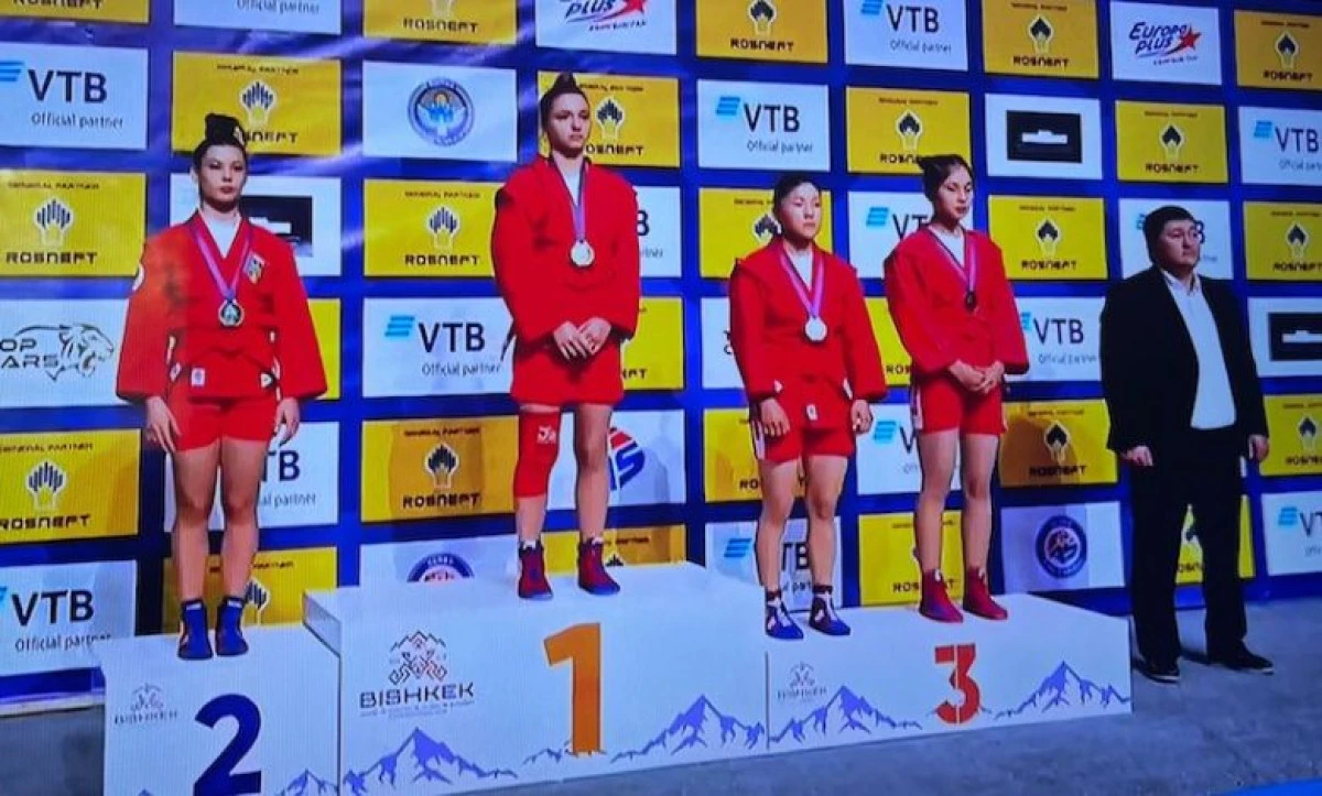 „Studenta” Anamaria Vladu este vicecampioană mondială de tineret la sambo!
