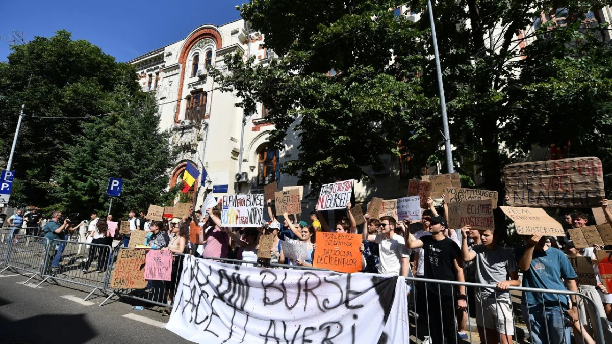 Studenții anunță protest în Piața Victoriei împotriva reducerii bugetului pentru educație