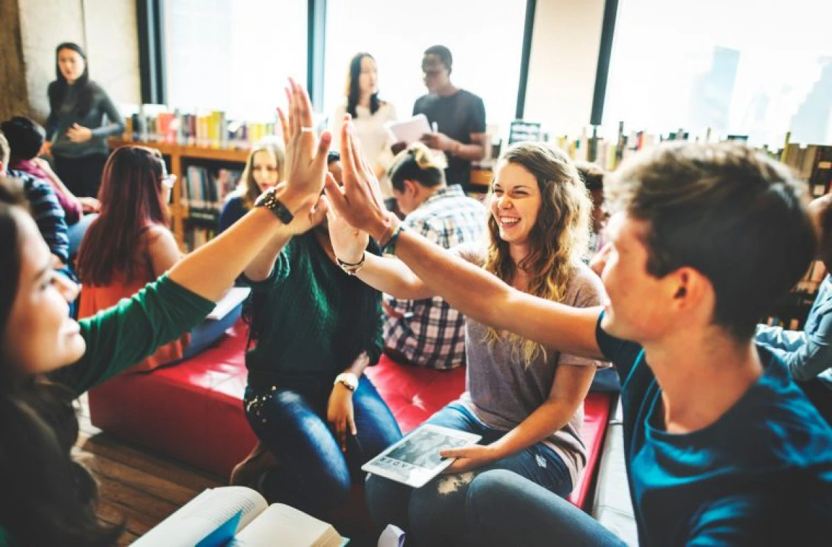 Studenții încep oficial, marți, cursurile anului universitar 2019-2020