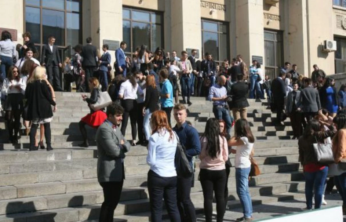 STUDENTII SOLICITA GUVERNULUI ALOCAREA A SASE LA SUTA DIN PIB PENTRU EDUCATIE