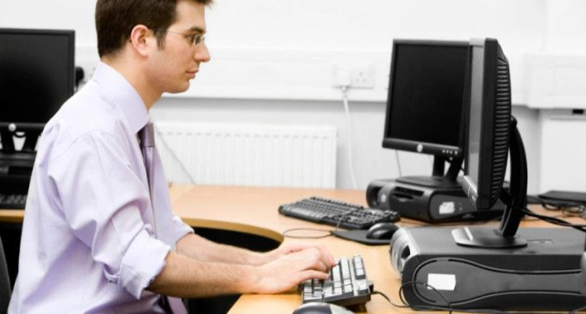 STUDIU: PESTE 50% DINTRE ROMANI ISI REZERVA VACANTA ONLINE, 42% SPUN CA MERG IN CONCEDIU O DATA PE AN