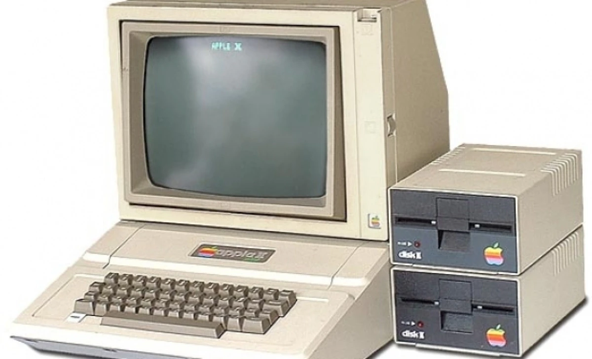 SUA: 45 de ani de la punerea în vânzare a calculatorului personal Apple II