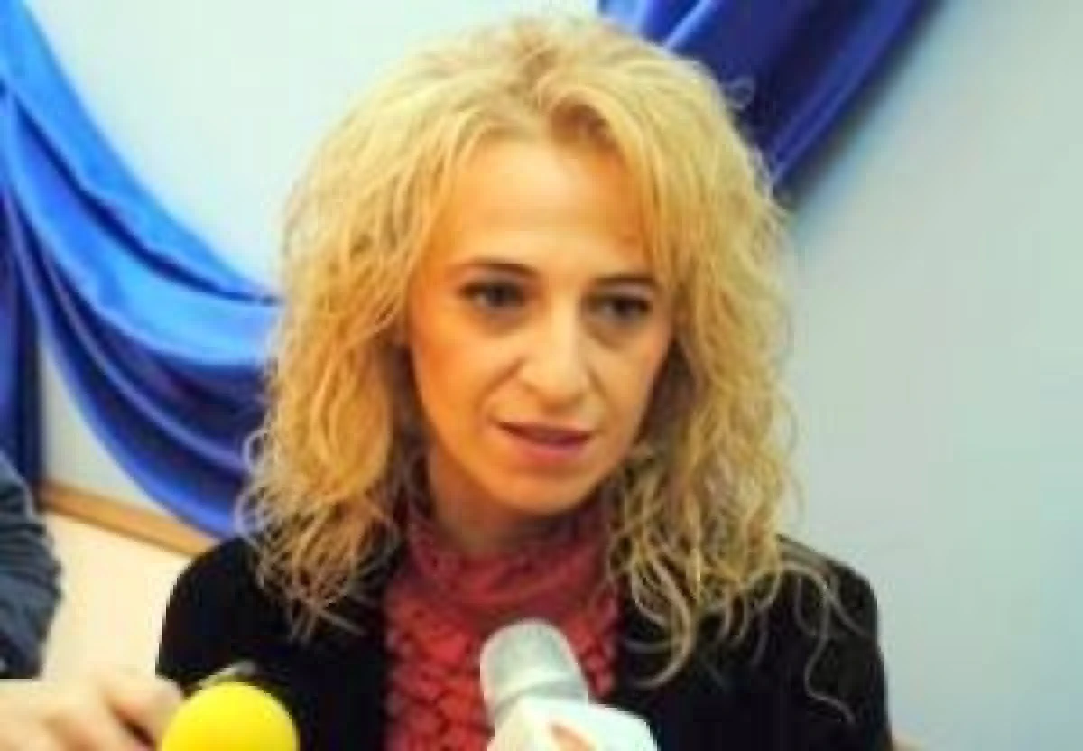 SUBPREFECTUL FLORENTINA HORGEA A PARTICIPAT LA COMEMORAREA REGINEI ELISABETA