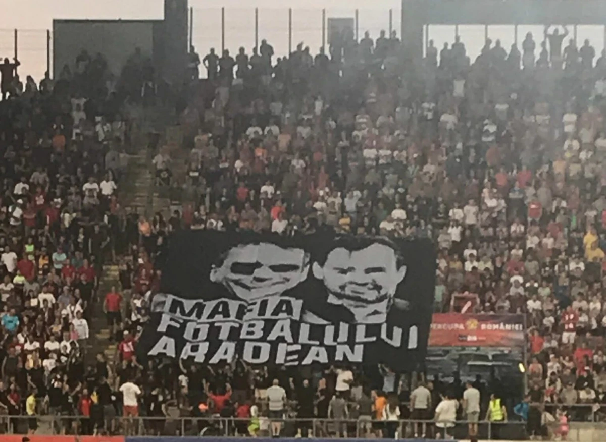 Suporterii au scandat împotriva lui Meszar și Falcă, la Supercupa României