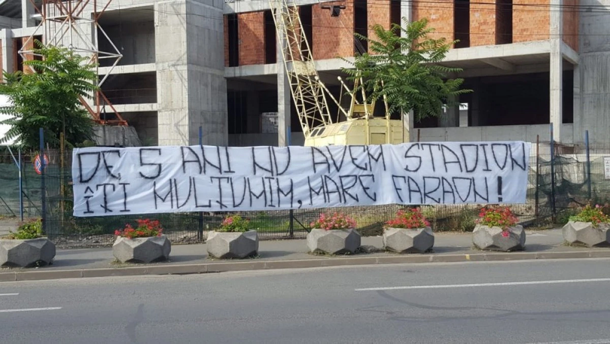 Suporterii UTA-ei nu îl iartă pe Falcă. Banner sugestiv, la stadion
