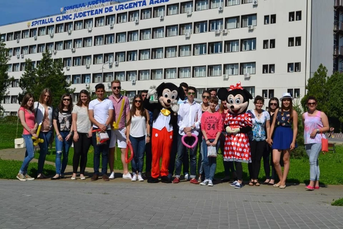 SUPRIZE DE 1 IUNIE PENTRU COPIII INTERNATI IN SECTIA DE PEDIATRIE A SPITALULUI JUDETEAN