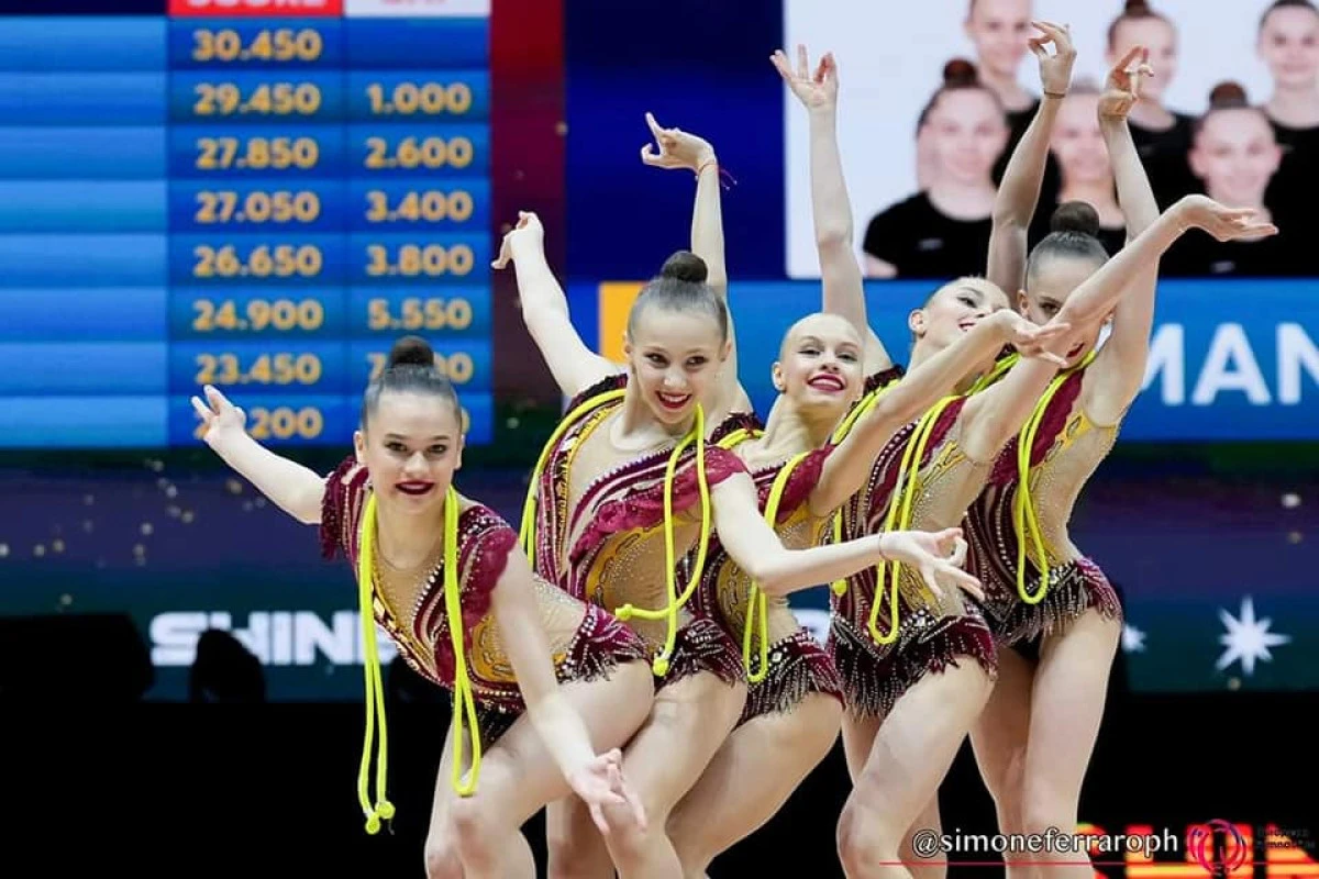 Surorile arădence Andra și Carina Crainic au debutat la Europeanul de gimnastică ritmică