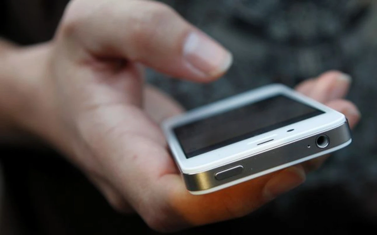 Suspect de furtul unui telefon mobil, depistat de jandarmi