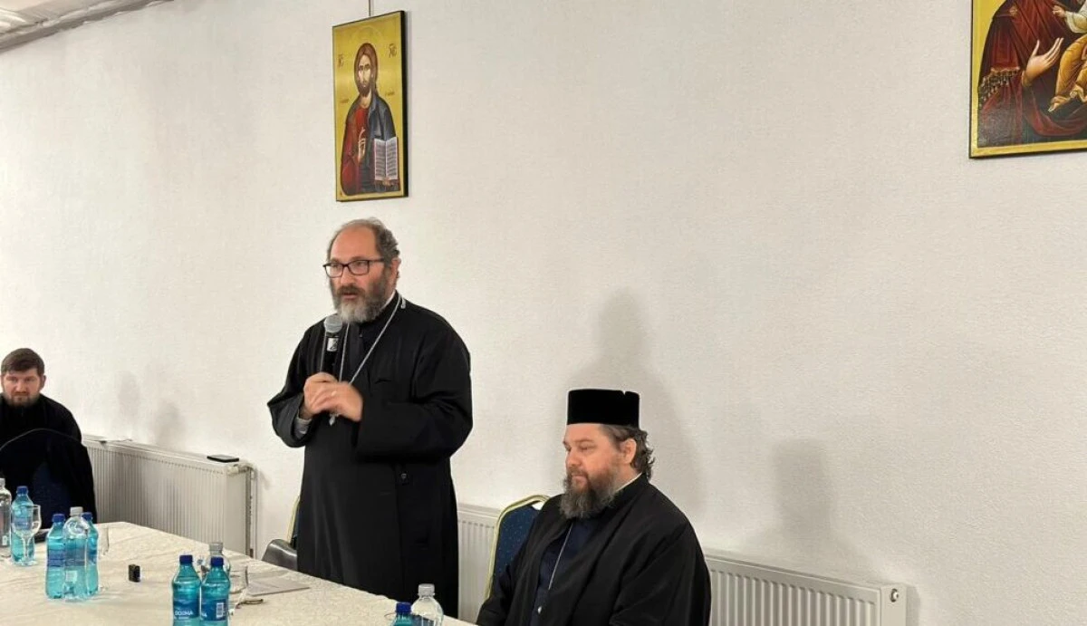 Sute de credincioși au participat la conferința Părintelui Constantin Necula, la Semlac
