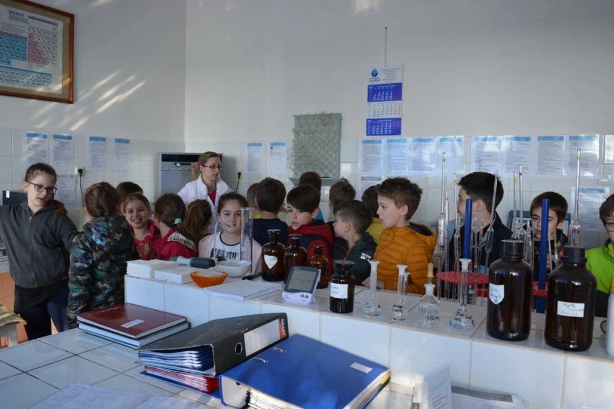 Sute de elevi arădeni au vizitat Uzina de Apă de pe calea Şiriei