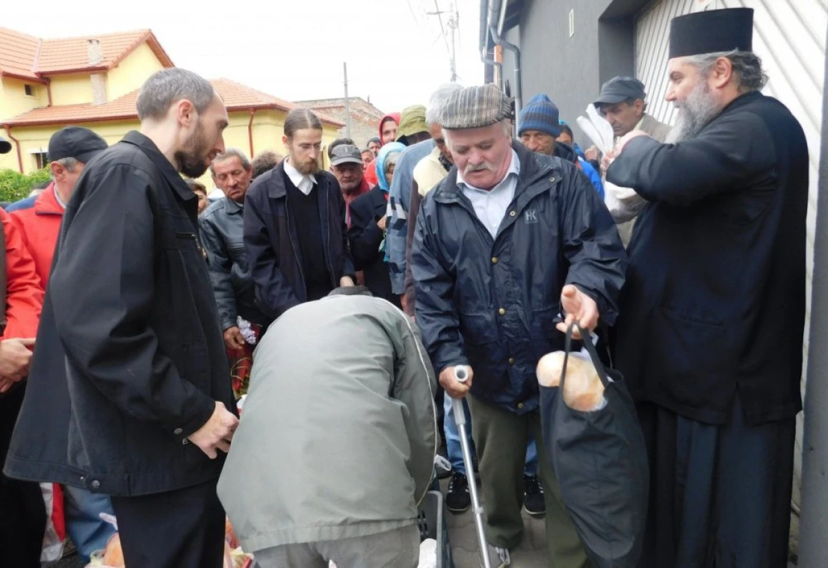 SUTE DE PACHETE PENTRU PERSOANELE NEVOIAȘE DIN ARAD