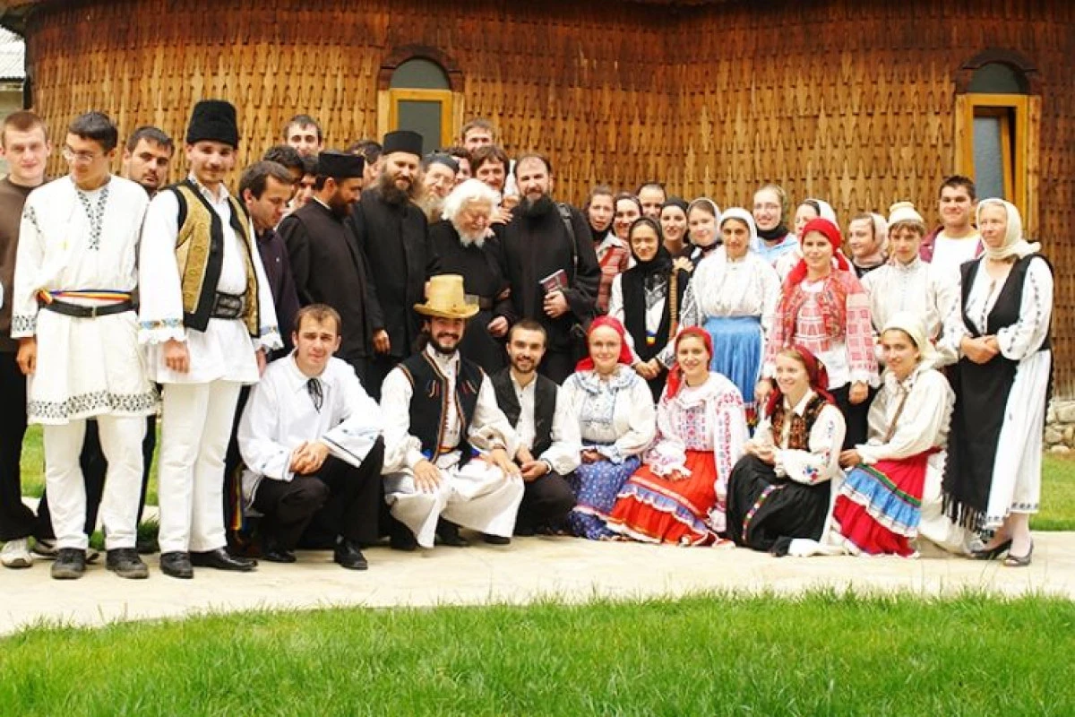TABĂRA DE LA MĂNĂSTIREA OAȘA, PRILEJ DE ÎNTÂLNIRE PENTRU MULȚI OAMENI DE CULTURĂ