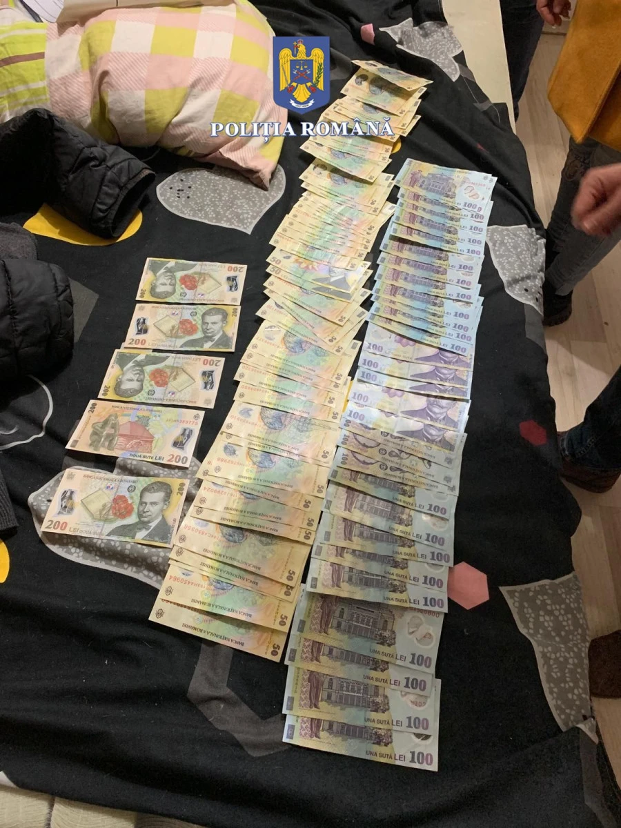 Tâlhărie în Milova: Două persoane cu cagule au intrat peste un bărbat în casă și i-au furat toți banii