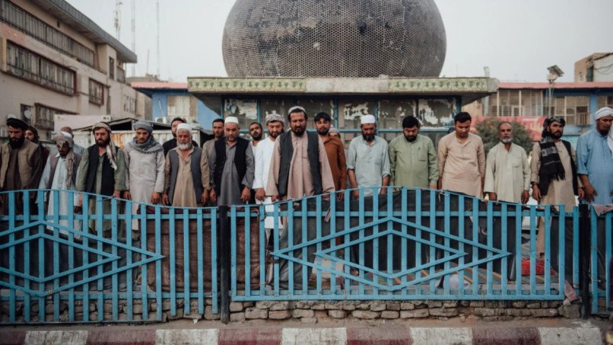 Talibanii au interzis folosirea banilor străini în Afganistan