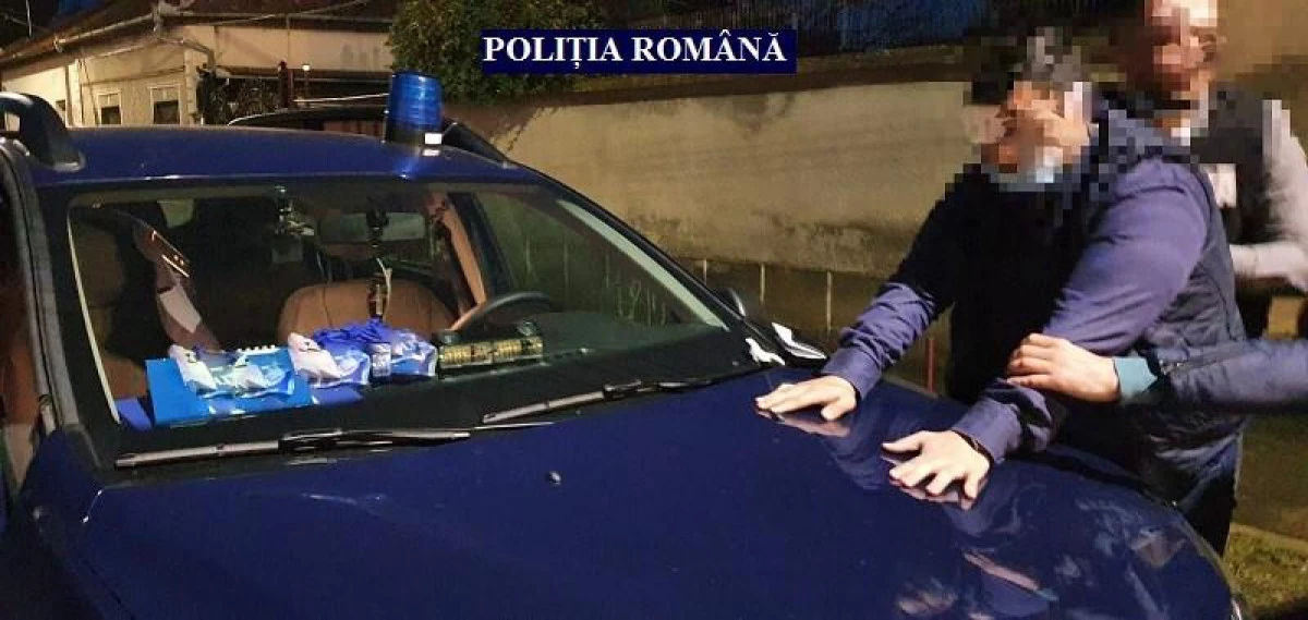 Tânăr de 22 de ani, s-a jucat „de-a polițistul“, iar acum este acuzat de uzurpare de calități oficiale