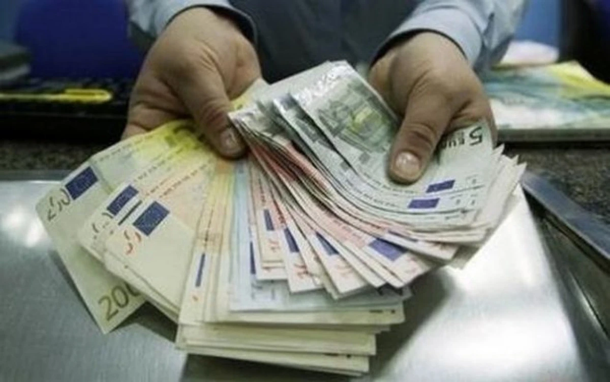 Tânăr din Arad prins cu peste 90.000 de euro falși