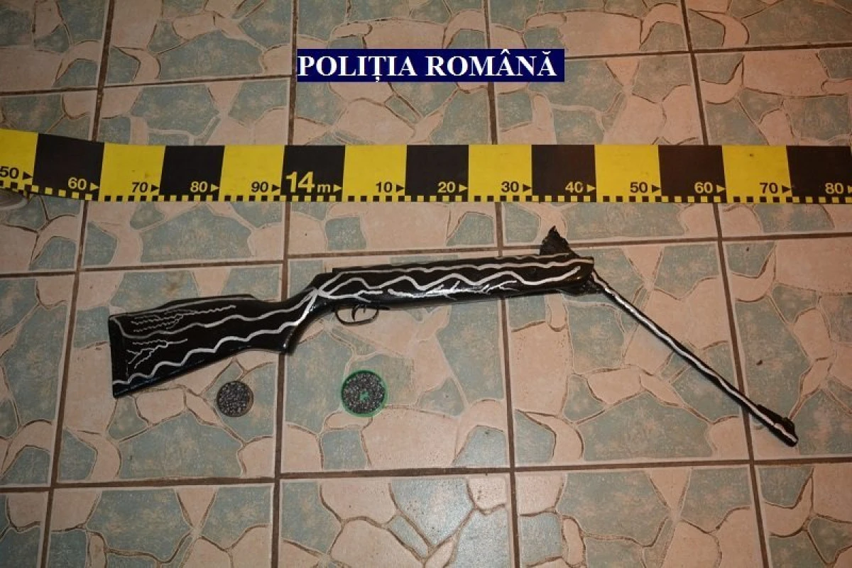 Tânăr din Curtici, cercetat pentru deținere ilegală de armă