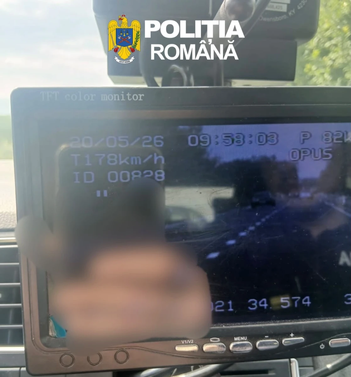 Tânăr prins cu 178 km/h pe un drum județean din Arad. Șoferul începător a rămas fără permis pentru 150 de zile
