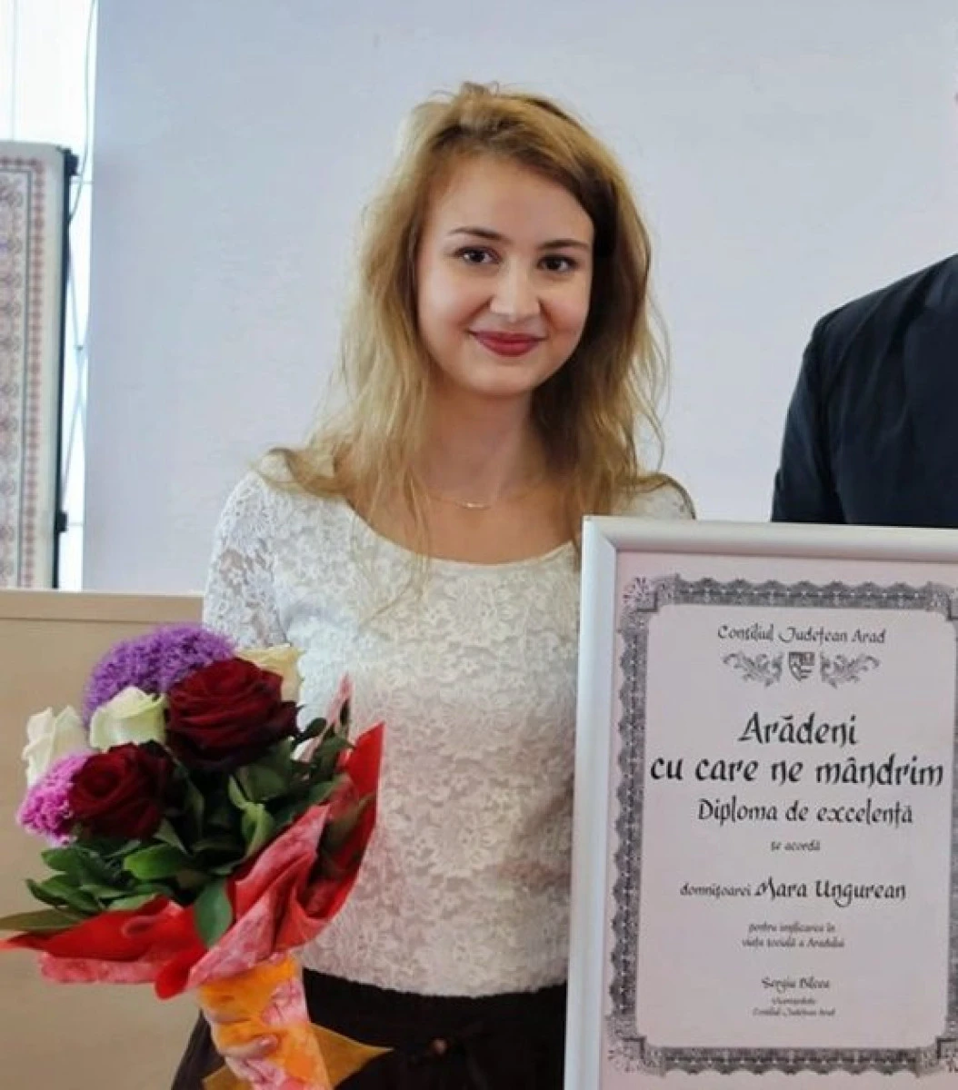 Tânăra artistă Mara Ungurean a primit diploma „Arădeni cu care ne mândrim”