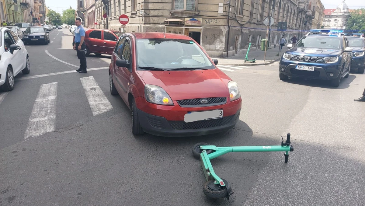 Tânără de 19 ani din Italia, acroșată de o mașină în timp ce circula cu tricicleta în centrul Aradului