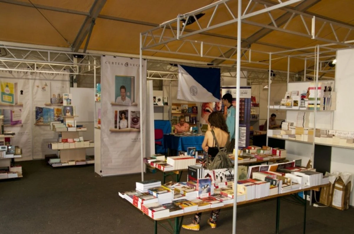 Târgul de carte în aer liber ”Open Book” și-a deschis porțile
