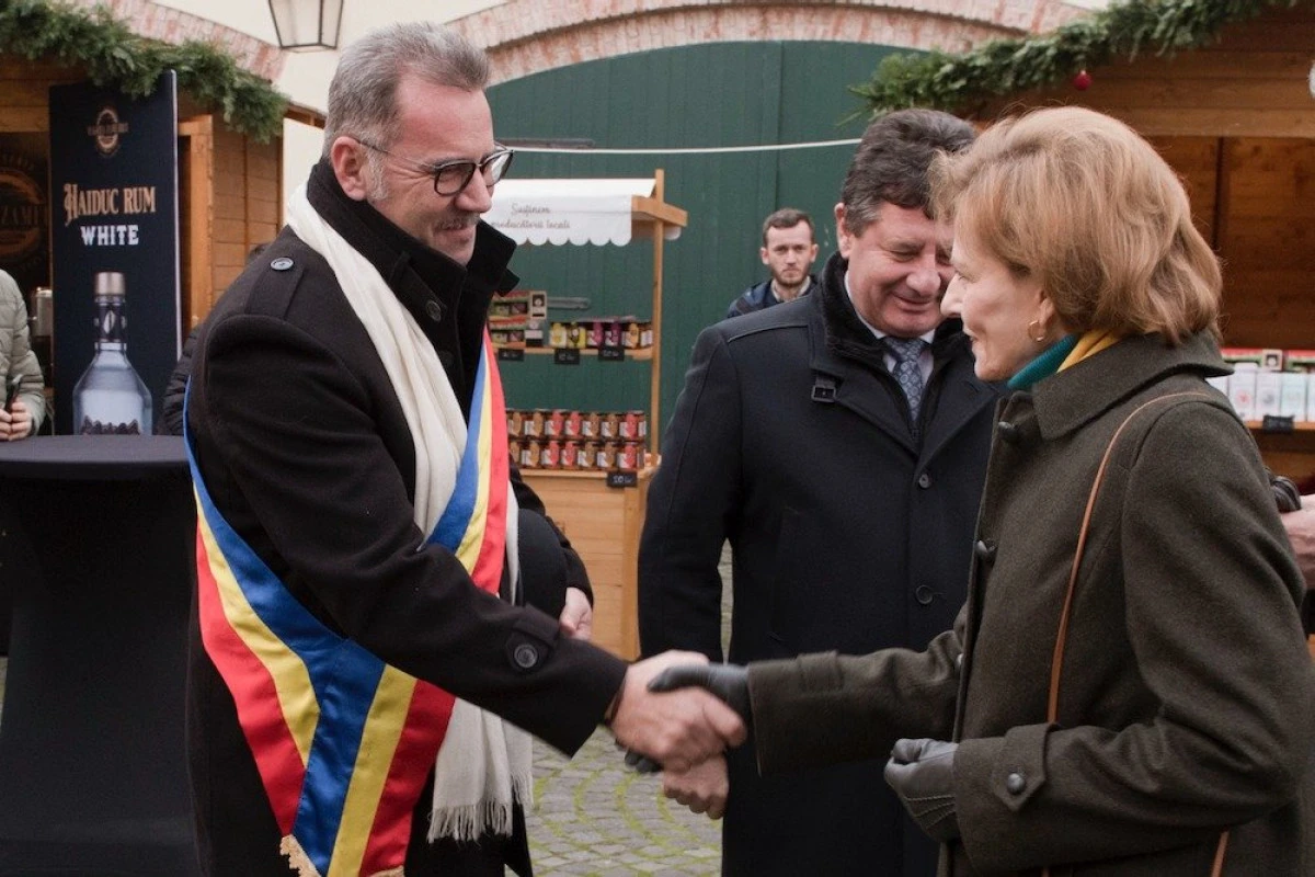 Târgul regal de Crăciun la Săvârșin și-a deschis porțile
